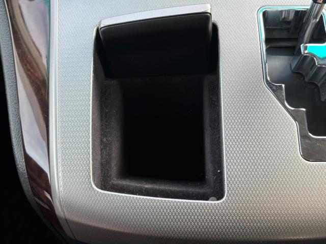 ヴェルファイア ２．４Ｚ　４ＷＤ　両側電動スライドドア　カロッツェリア製ＨＤＤナビ　フルセグ　ＨＩＤヘッドライト　フォグライト　純正革巻きステアリング　オートライト　オートエアコン　クリアランスソナー　スマートキー　ＥＴＣ（44枚目）