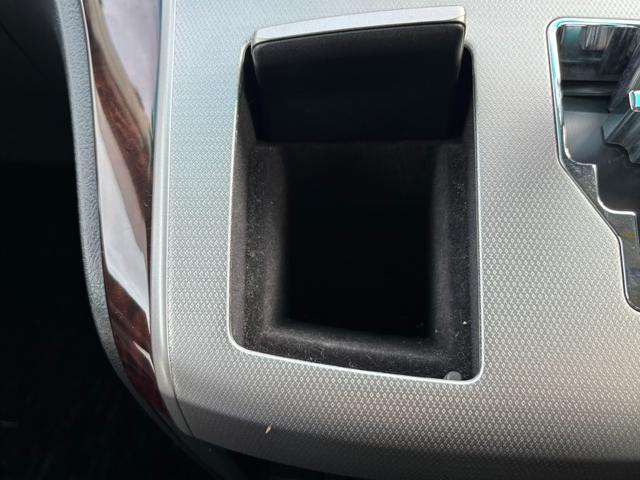 ヴェルファイア ２．４Ｚ　４ＷＤ　両側電動スライドドア　カロッツェリア製ＨＤＤナビ　フルセグ　ＨＩＤヘッドライト　フォグライト　純正革巻きステアリング　オートライト　オートエアコン　クリアランスソナー　スマートキー　ＥＴＣ（48枚目）