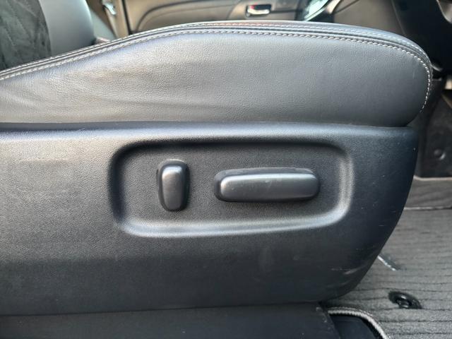 エスティマ アエラス　プレミアム－Ｇ　４ＷＤ　両側電動スライドドア　クラリオン製ナビ　バックカメラ　衝突軽減システム　クルーズコントロール　ハーフレザーシート　シートヒーター　パワーシート　クリアランスソナー　レーンキープアシスト　ＥＴＣ（7枚目）