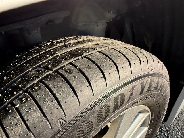 ヴェルファイアハイブリッド Ｘ　４ＷＤ　ムーンルーフ　両側電動スライドドア　アルパイン製１０．２型後席モニター　アルパイン製８型ナビ　バックカメラ　クルーズコントロール　スマートキー　ＨＩＤヘッド　フォグライト　ドライブレコーダー（15枚目）