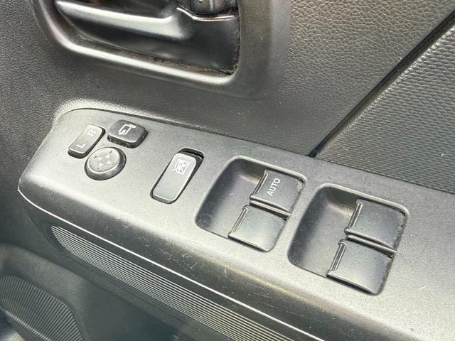 ワゴンＲ ハイブリッドＦＸ　４ＷＤ　ケンウッド製メモリーナビ　バックカメラ　シートヒーター　オートエアコン　ＨＩＤヘッド　アイドリングストップ　盗難防止装置　横滑り防止装置　電動格納ミラー　ベンチシート　純正１４インチアルミ（8枚目）