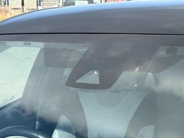 プリウス A 4WD アッシュ&ソリッドブラック全塗装車 寒冷地仕様 純正ナビ バックカメラ セーフティセンス レーダークルーズ ツーリングセレクション用17インチアルミボディ同色塗装済 クールグレー合皮シート(6枚目)