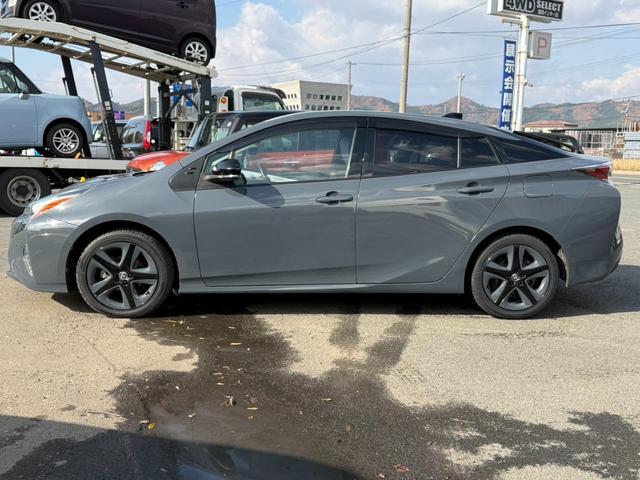 プリウス A 4WD アッシュ&ソリッドブラック全塗装車 寒冷地仕様 純正ナビ バックカメラ セーフティセンス レーダークルーズ ツーリングセレクション用17インチアルミボディ同色塗装済 クールグレー合皮シート(21枚目)