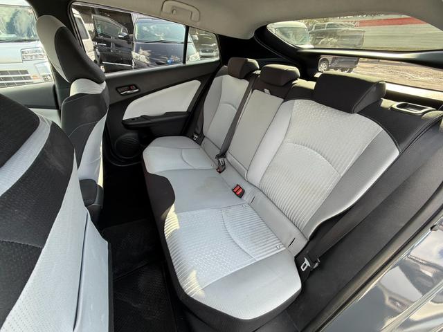 プリウス A 4WD アッシュ&ソリッドブラック全塗装車 寒冷地仕様 純正ナビ バックカメラ セーフティセンス レーダークルーズ ツーリングセレクション用17インチアルミボディ同色塗装済 クールグレー合皮シート(42枚目)