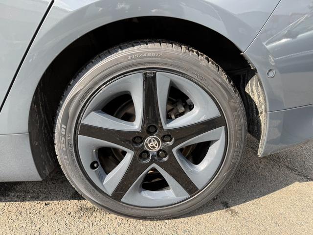 プリウス A 4WD アッシュ&ソリッドブラック全塗装車 寒冷地仕様 純正ナビ バックカメラ セーフティセンス レーダークルーズ ツーリングセレクション用17インチアルミボディ同色塗装済 クールグレー合皮シート(49枚目)