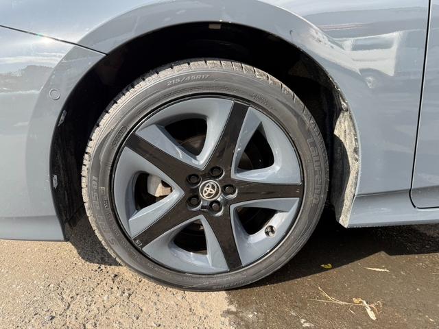 プリウス A 4WD アッシュ&ソリッドブラック全塗装車 寒冷地仕様 純正ナビ バックカメラ セーフティセンス レーダークルーズ ツーリングセレクション用17インチアルミボディ同色塗装済 クールグレー合皮シート(50枚目)