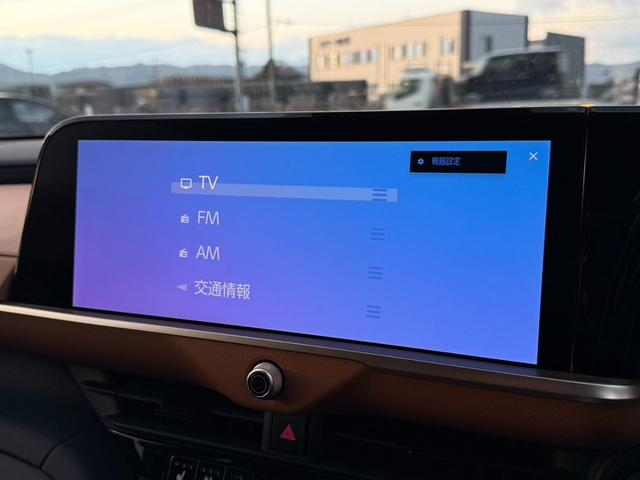 クラウンクロスオーバー ＲＳアドバンスド　４ＷＤ　純正１２．３型ワイドナビ　全周囲カメラ　セーフティセンス　レーダークルーズ　ＡＣ１００Ｖ電源　ワイヤレス充電　黒革シート　パワーシート　シートベンチレーション　ＥＴＣ　ＬＥＤヘッドライト（3枚目）
