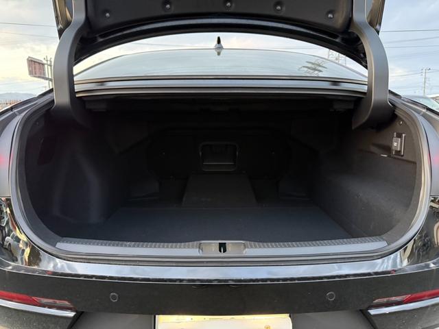 クラウンクロスオーバー ＲＳアドバンスド　４ＷＤ　純正１２．３型ワイドナビ　全周囲カメラ　セーフティセンス　レーダークルーズ　ＡＣ１００Ｖ電源　ワイヤレス充電　黒革シート　パワーシート　シートベンチレーション　ＥＴＣ　ＬＥＤヘッドライト（11枚目）