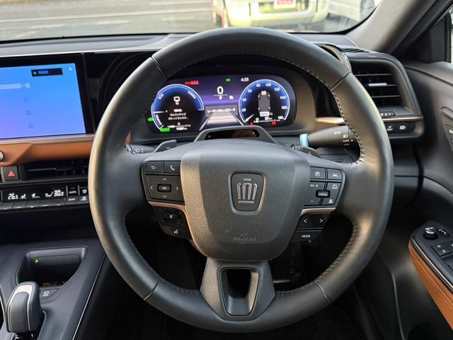 クラウンクロスオーバー ＲＳアドバンスド　４ＷＤ　純正１２．３型ワイドナビ　全周囲カメラ　セーフティセンス　レーダークルーズ　ＡＣ１００Ｖ電源　ワイヤレス充電　黒革シート　パワーシート　シートベンチレーション　ＥＴＣ　ＬＥＤヘッドライト（12枚目）