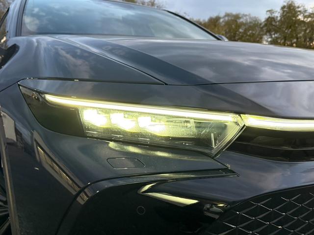 クラウンクロスオーバー ＲＳアドバンスド　４ＷＤ　純正１２．３型ワイドナビ　全周囲カメラ　セーフティセンス　レーダークルーズ　ＡＣ１００Ｖ電源　ワイヤレス充電　黒革シート　パワーシート　シートベンチレーション　ＥＴＣ　ＬＥＤヘッドライト（13枚目）