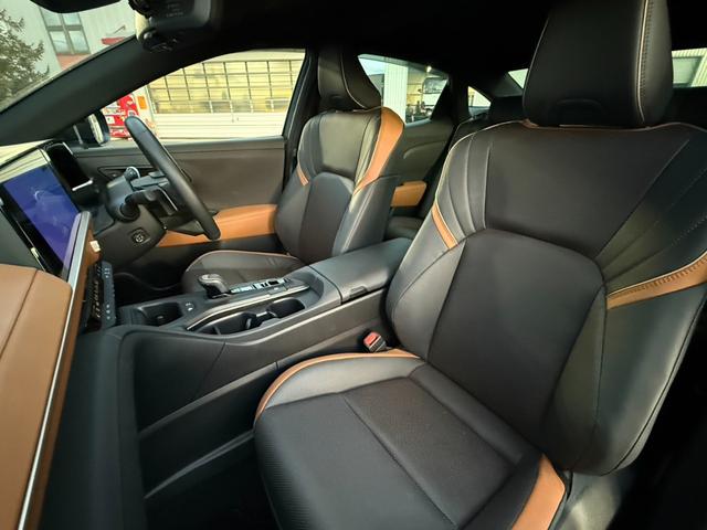 クラウンクロスオーバー ＲＳアドバンスド　４ＷＤ　純正１２．３型ワイドナビ　全周囲カメラ　セーフティセンス　レーダークルーズ　ＡＣ１００Ｖ電源　ワイヤレス充電　黒革シート　パワーシート　シートベンチレーション　ＥＴＣ　ＬＥＤヘッドライト（44枚目）