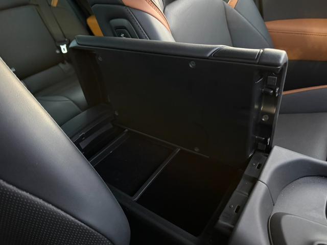 クラウンクロスオーバー ＲＳアドバンスド　４ＷＤ　純正１２．３型ワイドナビ　全周囲カメラ　セーフティセンス　レーダークルーズ　ＡＣ１００Ｖ電源　ワイヤレス充電　黒革シート　パワーシート　シートベンチレーション　ＥＴＣ　ＬＥＤヘッドライト（48枚目）