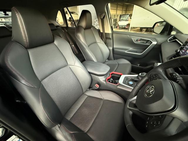 RAV4 アドベンチャー オフロードパッケージ 4WD 9型ディスプレイオーディオ 全周囲カメラ 衝突軽減 合皮シート パワーシート シートベンチレーション ステアリングヒーター グレード専用18インチマットブラック塗装アルミ ワイヤレス充電(8枚目)