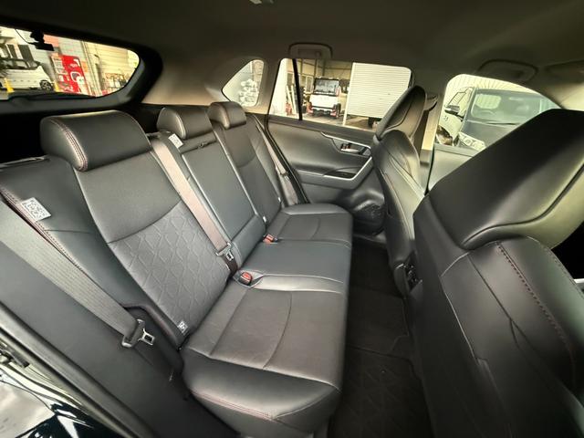 RAV4 アドベンチャー オフロードパッケージ 4WD 9型ディスプレイオーディオ 全周囲カメラ 衝突軽減 合皮シート パワーシート シートベンチレーション ステアリングヒーター グレード専用18インチマットブラック塗装アルミ ワイヤレス充電(9枚目)