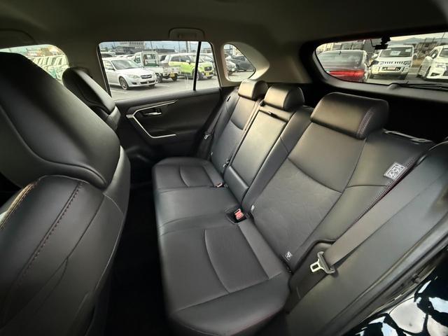 RAV4 アドベンチャー オフロードパッケージ 4WD 9型ディスプレイオーディオ 全周囲カメラ 衝突軽減 合皮シート パワーシート シートベンチレーション ステアリングヒーター グレード専用18インチマットブラック塗装アルミ ワイヤレス充電(10枚目)