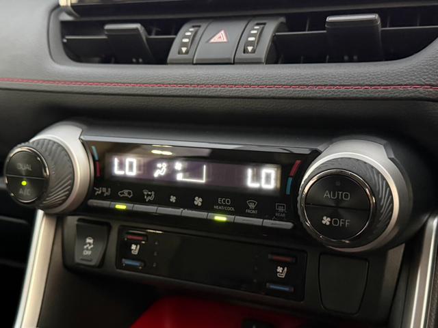 RAV4 アドベンチャー オフロードパッケージ 4WD 9型ディスプレイオーディオ 全周囲カメラ 衝突軽減 合皮シート パワーシート シートベンチレーション ステアリングヒーター グレード専用18インチマットブラック塗装アルミ ワイヤレス充電(12枚目)