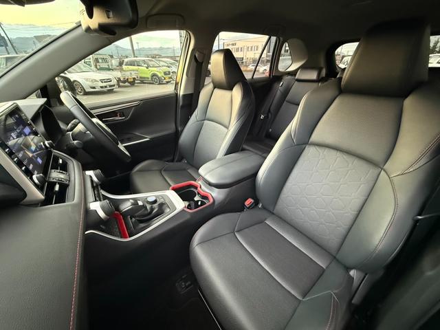 RAV4 アドベンチャー オフロードパッケージ 4WD 9型ディスプレイオーディオ 全周囲カメラ 衝突軽減 合皮シート パワーシート シートベンチレーション ステアリングヒーター グレード専用18インチマットブラック塗装アルミ ワイヤレス充電(19枚目)