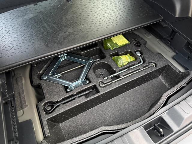 RAV4 アドベンチャー オフロードパッケージ 4WD 9型ディスプレイオーディオ 全周囲カメラ 衝突軽減 合皮シート パワーシート シートベンチレーション ステアリングヒーター グレード専用18インチマットブラック塗装アルミ ワイヤレス充電(27枚目)