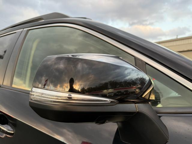 RAV4 アドベンチャー オフロードパッケージ 4WD 9型ディスプレイオーディオ 全周囲カメラ 衝突軽減 合皮シート パワーシート シートベンチレーション ステアリングヒーター グレード専用18インチマットブラック塗装アルミ ワイヤレス充電(33枚目)