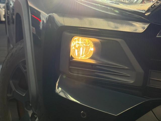 RAV4 アドベンチャー オフロードパッケージ 4WD 9型ディスプレイオーディオ 全周囲カメラ 衝突軽減 合皮シート パワーシート シートベンチレーション ステアリングヒーター グレード専用18インチマットブラック塗装アルミ ワイヤレス充電(37枚目)