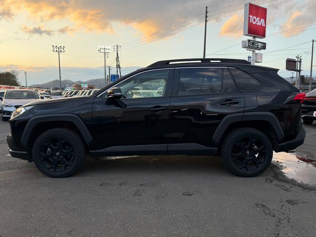 RAV4 アドベンチャー オフロードパッケージ 4WD 9型ディスプレイオーディオ 全周囲カメラ 衝突軽減 合皮シート パワーシート シートベンチレーション ステアリングヒーター グレード専用18インチマットブラック塗装アルミ ワイヤレス充電(41枚目)