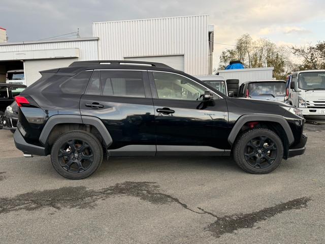 RAV4 アドベンチャー オフロードパッケージ 4WD 9型ディスプレイオーディオ 全周囲カメラ 衝突軽減 合皮シート パワーシート シートベンチレーション ステアリングヒーター グレード専用18インチマットブラック塗装アルミ ワイヤレス充電(47枚目)