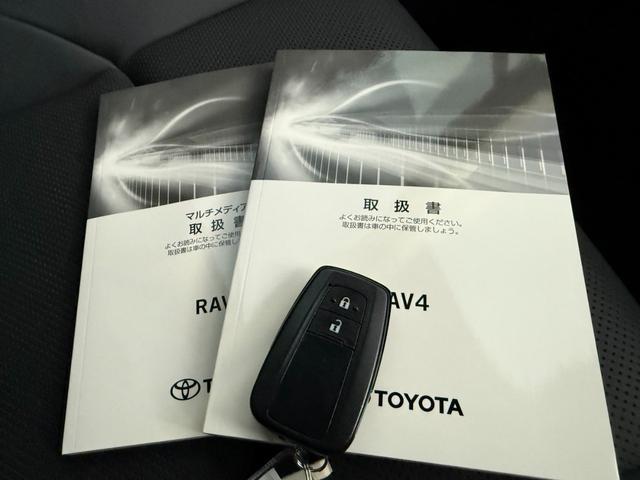 RAV4 アドベンチャー オフロードパッケージ 4WD 9型ディスプレイオーディオ 全周囲カメラ 衝突軽減 合皮シート パワーシート シートベンチレーション ステアリングヒーター グレード専用18インチマットブラック塗装アルミ ワイヤレス充電(52枚目)