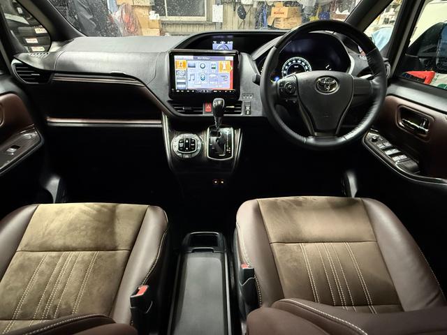 エスクァイア Gi プレミアムパッケージ 4WD TRDエアロ 寒冷地仕様 両側電動スライド アルパイン製10型後席モニター アルパイン製9型ナビ バックカメラ ハーフレザーシート シートヒーター ETC ステアリングヒーター 純正エンスタ(2枚目)