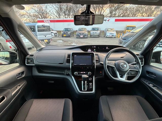 セレナ ハイウェイスター　ＶセレクションＩＩ　４ＷＤ　両側電動スライドドア　フリップダウンモニター　純正メモリーナビ　全周囲カメラ　セーフティパックＢ　インテリジェントエマージェンシーブレーキ　インテリジェントルームミラー　ＬＥＤヘッド（2枚目）