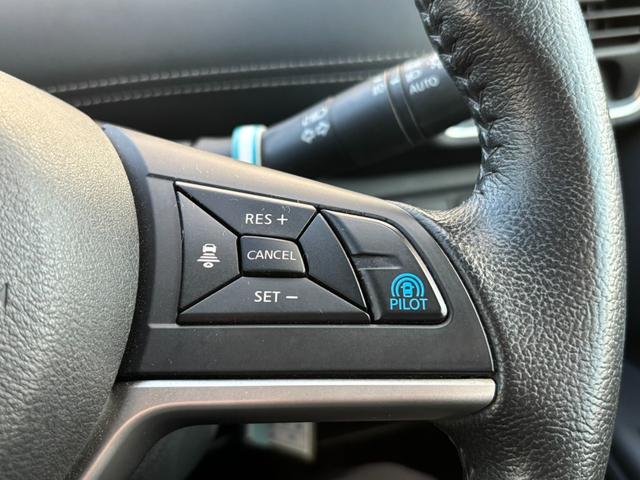 セレナ ハイウェイスター　ＶセレクションＩＩ　４ＷＤ　両側電動スライドドア　フリップダウンモニター　純正メモリーナビ　全周囲カメラ　セーフティパックＢ　インテリジェントエマージェンシーブレーキ　インテリジェントルームミラー　ＬＥＤヘッド（7枚目）