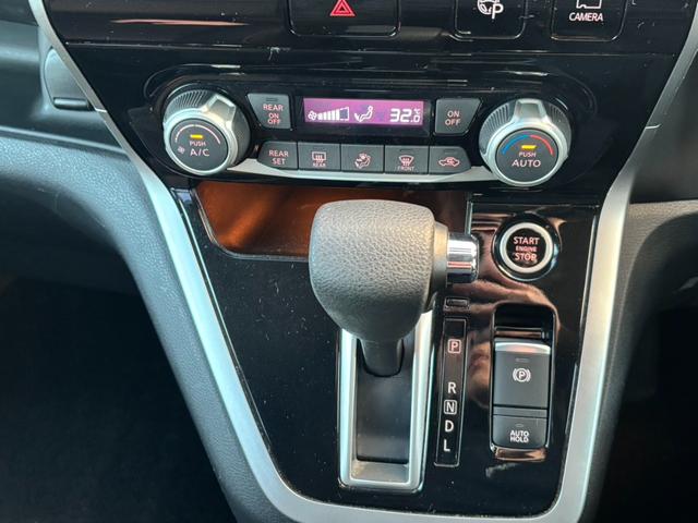 セレナ ハイウェイスター　ＶセレクションＩＩ　４ＷＤ　両側電動スライドドア　フリップダウンモニター　純正メモリーナビ　全周囲カメラ　セーフティパックＢ　インテリジェントエマージェンシーブレーキ　インテリジェントルームミラー　ＬＥＤヘッド（30枚目）