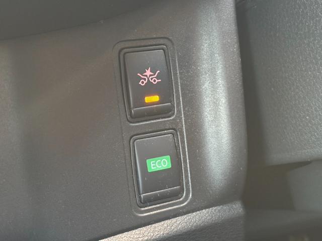 セレナ ハイウェイスター　ＶセレクションＩＩ　４ＷＤ　両側電動スライドドア　フリップダウンモニター　純正メモリーナビ　全周囲カメラ　セーフティパックＢ　インテリジェントエマージェンシーブレーキ　インテリジェントルームミラー　ＬＥＤヘッド（34枚目）