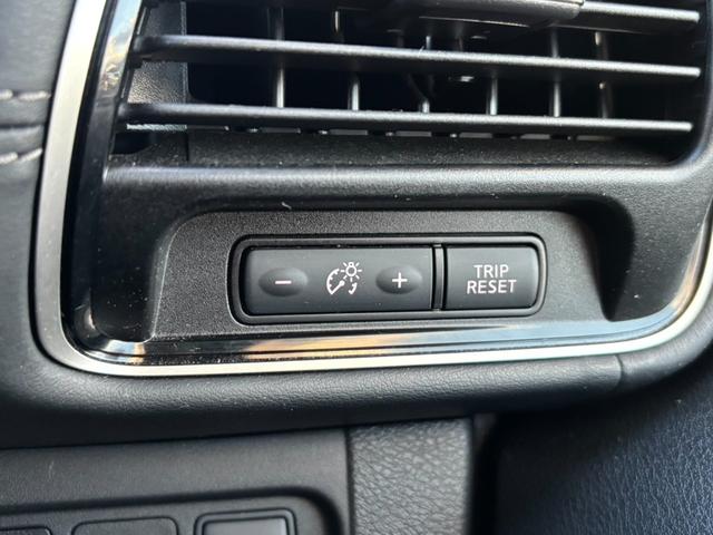 セレナ ハイウェイスター　ＶセレクションＩＩ　４ＷＤ　両側電動スライドドア　フリップダウンモニター　純正メモリーナビ　全周囲カメラ　セーフティパックＢ　インテリジェントエマージェンシーブレーキ　インテリジェントルームミラー　ＬＥＤヘッド（37枚目）