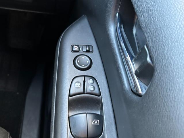 セレナ ハイウェイスター　ＶセレクションＩＩ　４ＷＤ　両側電動スライドドア　フリップダウンモニター　純正メモリーナビ　全周囲カメラ　セーフティパックＢ　インテリジェントエマージェンシーブレーキ　インテリジェントルームミラー　ＬＥＤヘッド（38枚目）