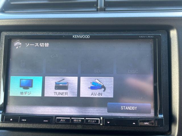 フィット １５ＸＨ　ファインスタイル　４ＷＤ　ケンウッド製ナビ　ブラウン合皮シート　シートヒーター　スマートキー　クルーズコントロール　純正革巻きステアリング　ＨＩＤヘッド　オートライト　オートエアコン　純正１５インチアルミ　盗難防止装置（3枚目）