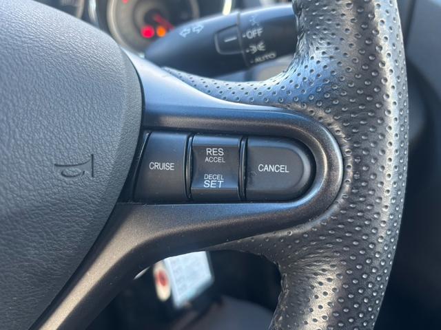 フィット １５ＸＨ　ファインスタイル　４ＷＤ　ケンウッド製ナビ　ブラウン合皮シート　シートヒーター　スマートキー　クルーズコントロール　純正革巻きステアリング　ＨＩＤヘッド　オートライト　オートエアコン　純正１５インチアルミ　盗難防止装置（5枚目）