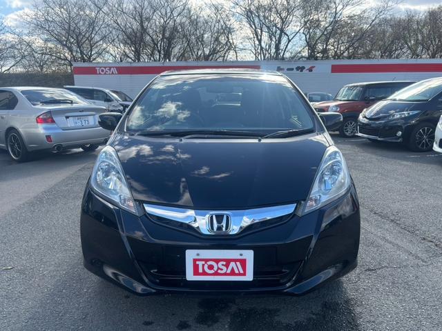 フィット １５ＸＨ　ファインスタイル　４ＷＤ　ケンウッド製ナビ　ブラウン合皮シート　シートヒーター　スマートキー　クルーズコントロール　純正革巻きステアリング　ＨＩＤヘッド　オートライト　オートエアコン　純正１５インチアルミ　盗難防止装置（15枚目）