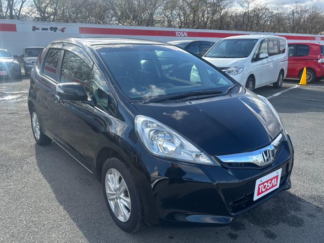 フィット １５ＸＨ　ファインスタイル　４ＷＤ　ケンウッド製ナビ　ブラウン合皮シート　シートヒーター　スマートキー　クルーズコントロール　純正革巻きステアリング　ＨＩＤヘッド　オートライト　オートエアコン　純正１５インチアルミ　盗難防止装置（17枚目）