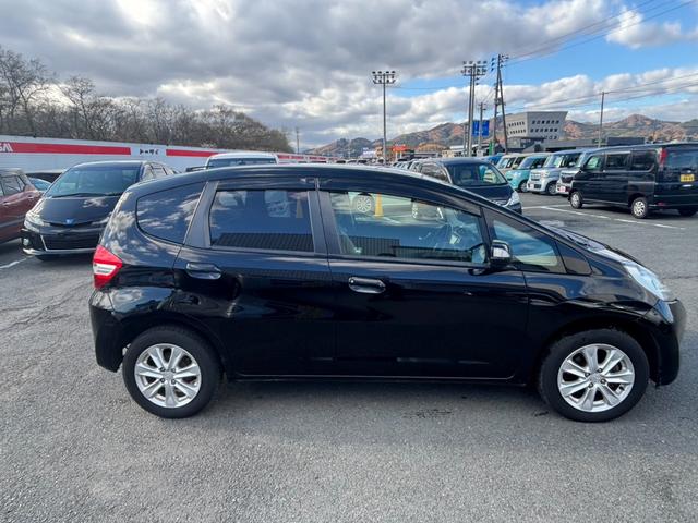 フィット １５ＸＨ　ファインスタイル　４ＷＤ　ケンウッド製ナビ　ブラウン合皮シート　シートヒーター　スマートキー　クルーズコントロール　純正革巻きステアリング　ＨＩＤヘッド　オートライト　オートエアコン　純正１５インチアルミ　盗難防止装置（23枚目）