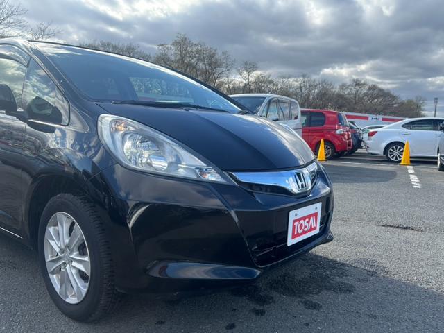 フィット １５ＸＨ　ファインスタイル　４ＷＤ　ケンウッド製ナビ　ブラウン合皮シート　シートヒーター　スマートキー　クルーズコントロール　純正革巻きステアリング　ＨＩＤヘッド　オートライト　オートエアコン　純正１５インチアルミ　盗難防止装置（26枚目）