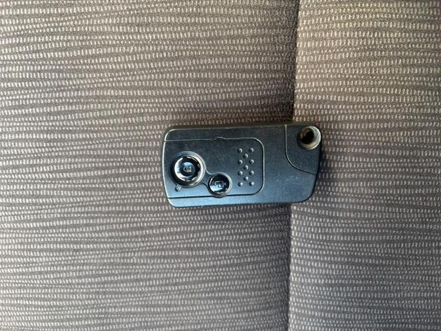 フィット １５ＸＨ　ファインスタイル　４ＷＤ　ケンウッド製ナビ　ブラウン合皮シート　シートヒーター　スマートキー　クルーズコントロール　純正革巻きステアリング　ＨＩＤヘッド　オートライト　オートエアコン　純正１５インチアルミ　盗難防止装置（29枚目）