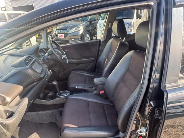 フィット １５ＸＨ　ファインスタイル　４ＷＤ　ケンウッド製ナビ　ブラウン合皮シート　シートヒーター　スマートキー　クルーズコントロール　純正革巻きステアリング　ＨＩＤヘッド　オートライト　オートエアコン　純正１５インチアルミ　盗難防止装置（35枚目）