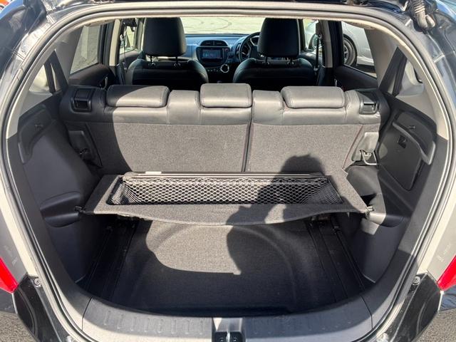 フィット １５ＸＨ　ファインスタイル　４ＷＤ　ケンウッド製ナビ　ブラウン合皮シート　シートヒーター　スマートキー　クルーズコントロール　純正革巻きステアリング　ＨＩＤヘッド　オートライト　オートエアコン　純正１５インチアルミ　盗難防止装置（37枚目）