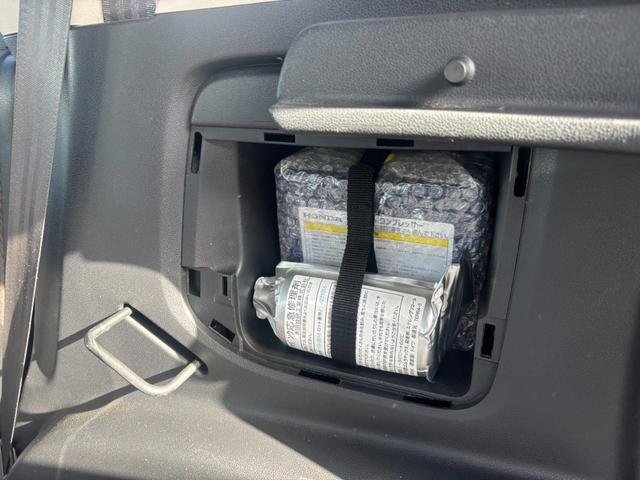 フィット １５ＸＨ　ファインスタイル　４ＷＤ　ケンウッド製ナビ　ブラウン合皮シート　シートヒーター　スマートキー　クルーズコントロール　純正革巻きステアリング　ＨＩＤヘッド　オートライト　オートエアコン　純正１５インチアルミ　盗難防止装置（39枚目）