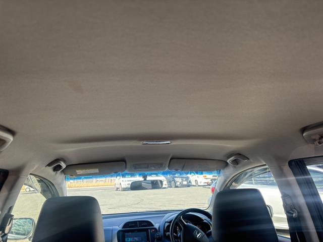 フィット １５ＸＨ　ファインスタイル　４ＷＤ　ケンウッド製ナビ　ブラウン合皮シート　シートヒーター　スマートキー　クルーズコントロール　純正革巻きステアリング　ＨＩＤヘッド　オートライト　オートエアコン　純正１５インチアルミ　盗難防止装置（40枚目）