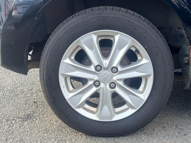 フィット １５ＸＨ　ファインスタイル　４ＷＤ　ケンウッド製ナビ　ブラウン合皮シート　シートヒーター　スマートキー　クルーズコントロール　純正革巻きステアリング　ＨＩＤヘッド　オートライト　オートエアコン　純正１５インチアルミ　盗難防止装置（47枚目）