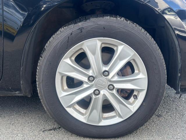 フィット １５ＸＨ　ファインスタイル　４ＷＤ　ケンウッド製ナビ　ブラウン合皮シート　シートヒーター　スマートキー　クルーズコントロール　純正革巻きステアリング　ＨＩＤヘッド　オートライト　オートエアコン　純正１５インチアルミ　盗難防止装置（48枚目）