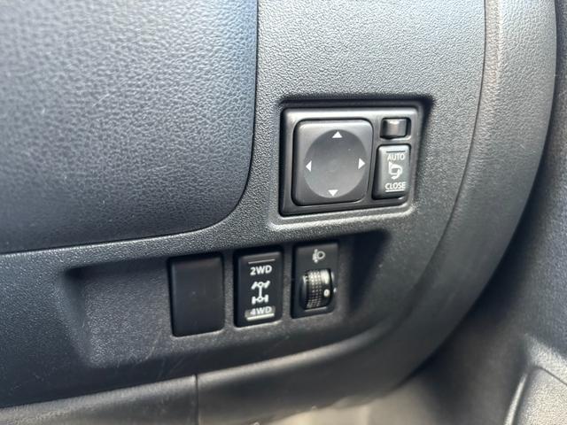 マーチ １２Ｘ　ＦＯＵＲ　４ＷＤ　純正メモリーナビ　スマートキー　盗難防止システム　シートリフター　パワーウィンドウ　衝突安全ボディ　電動格納ミラー　Ｂｌｕｅｔｏｏｔｈ　地デジ　純正１４インチアルミ（5枚目）