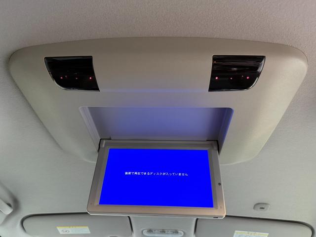 セレナ ハイウェイスター　４ＷＤ　両側電動スライドドア　フリップダウンモニター　純正ＨＤＤナビ　全周囲カメラ　ＨＩＤヘッドライト　クルーズコントロール　純正１５インチアルミ　純正革巻きステアリング　オートエアコン　オートライト（4枚目）