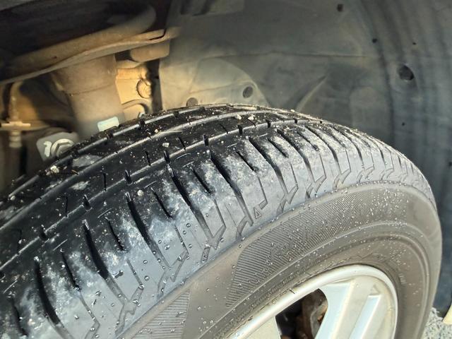 セレナ ハイウェイスター　４ＷＤ　両側電動スライドドア　フリップダウンモニター　純正ＨＤＤナビ　全周囲カメラ　ＨＩＤヘッドライト　クルーズコントロール　純正１５インチアルミ　純正革巻きステアリング　オートエアコン　オートライト（15枚目）